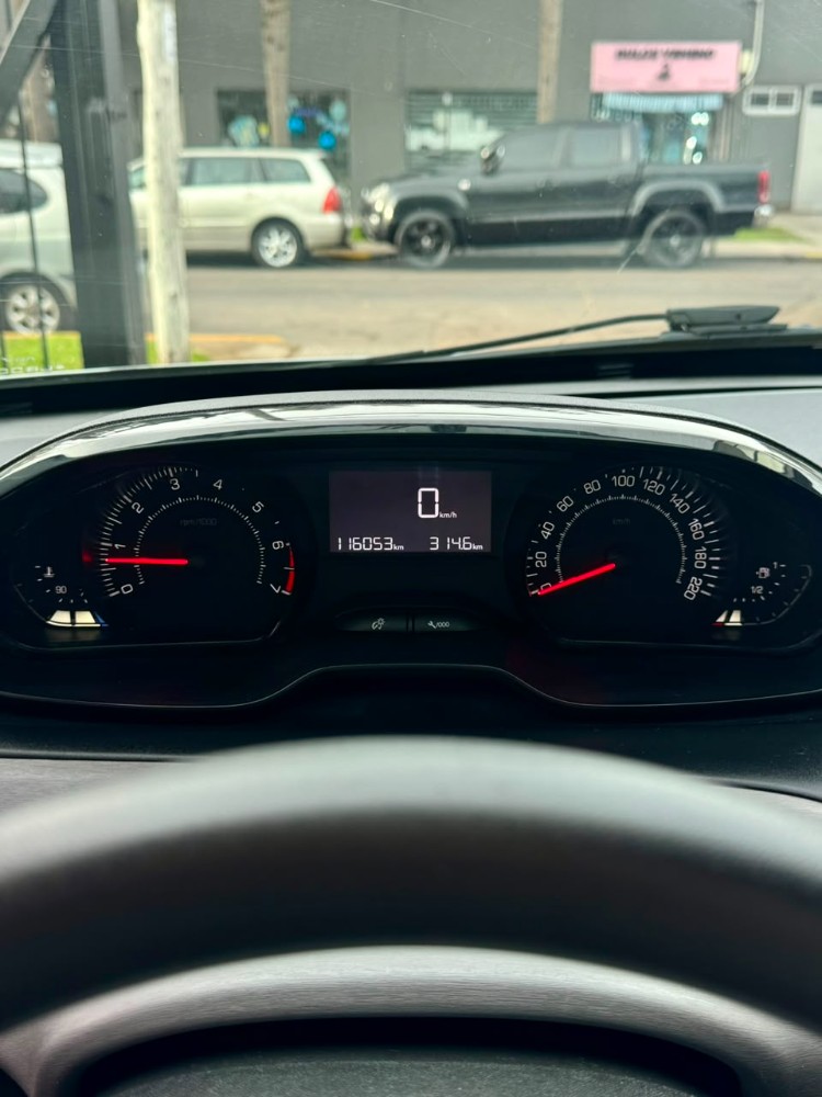 Peugeot 208 Active — foto 10